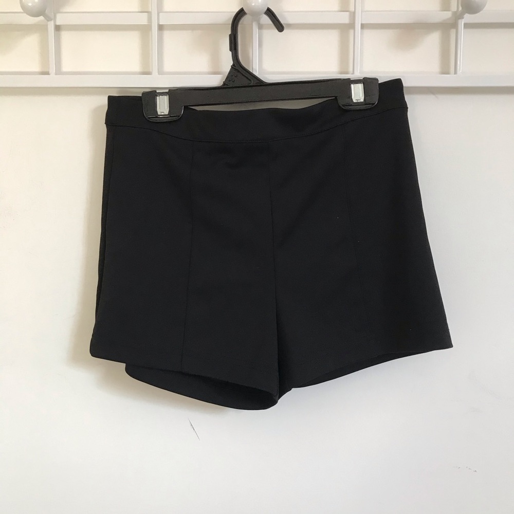 Black fabric club shorts mid To high rise